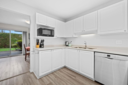 Kitchen Photo of 169 16080 82 Avenue, Surrey, BC