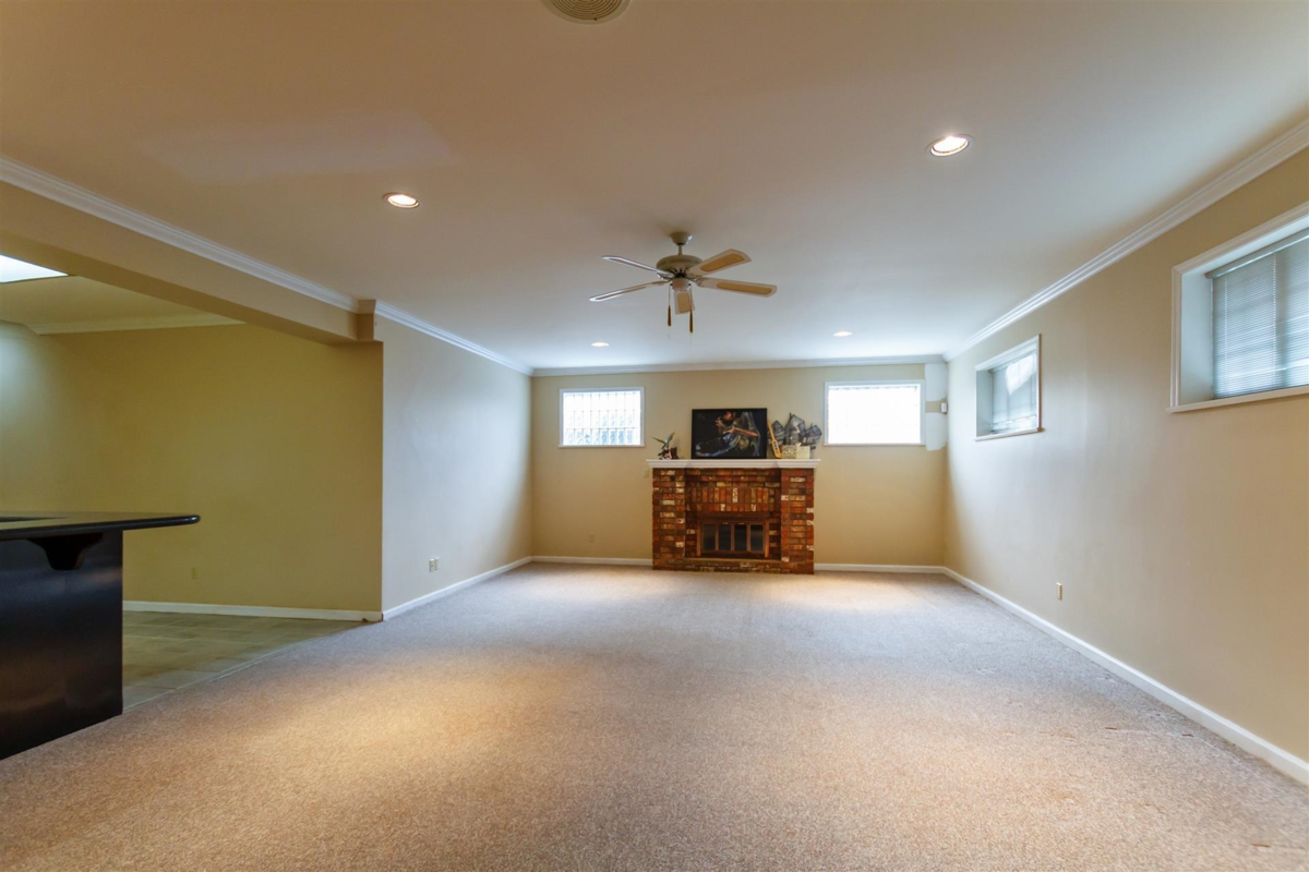 Hot Tub / Spa Photo of 4430 Cypress Street, Vancouver, BC