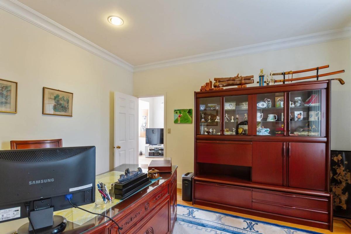 Powder Room Photo of 4430 Cypress Street, Vancouver, BC