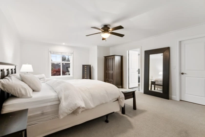 Hallway Photo of 15296 57 Avenue, Surrey, BC
