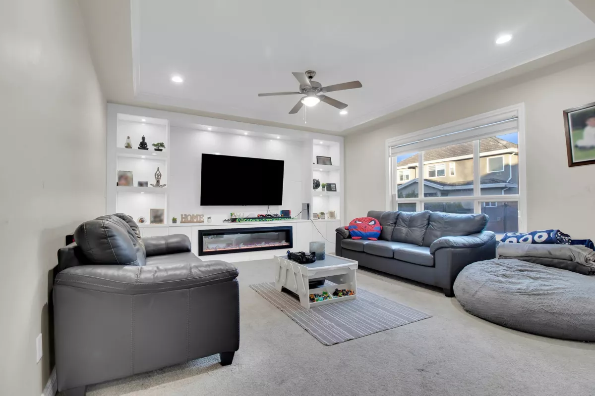 Breakfast Nook Photo of 7690 146a Street, Surrey, BC