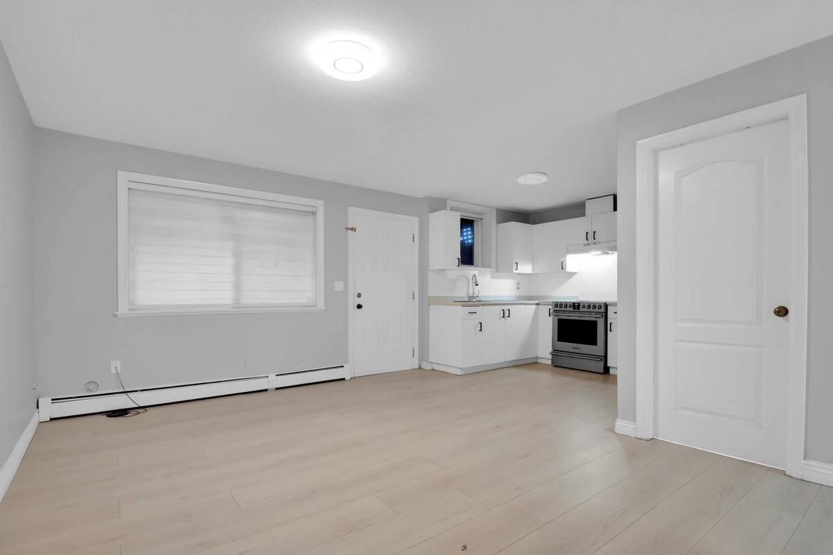 Entry Foyer Photo of 7690 146a Street, Surrey, BC