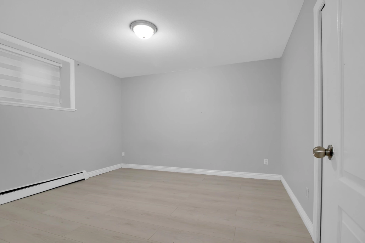 Hallway Photo of 7690 146a Street, Surrey, BC