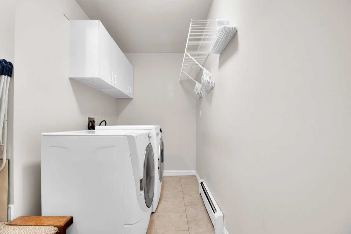 Laundry Room Photo of 7690 146a Street, Surrey, BC