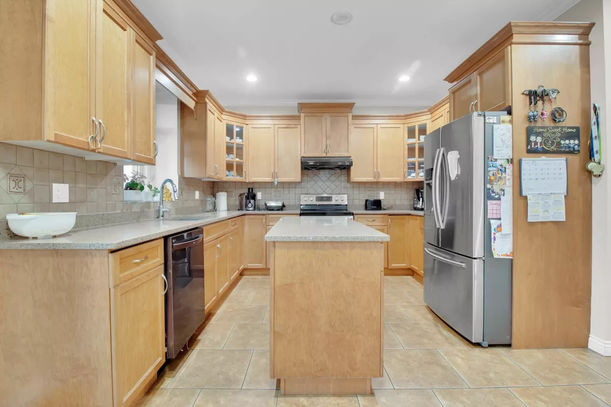 Primary Bathroom Photo of 7690 146a Street, Surrey, BC