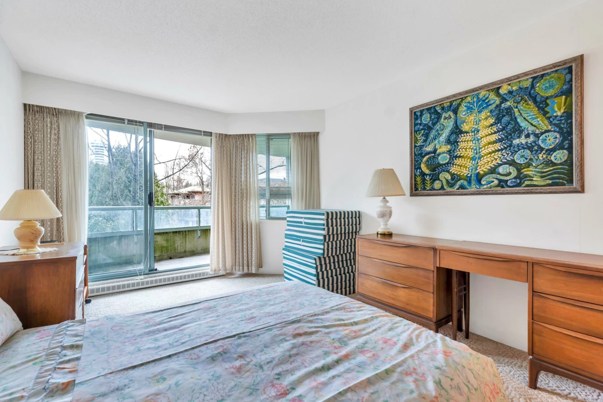 Entry Foyer Photo of 306 15030 101 Avenue, Surrey, BC