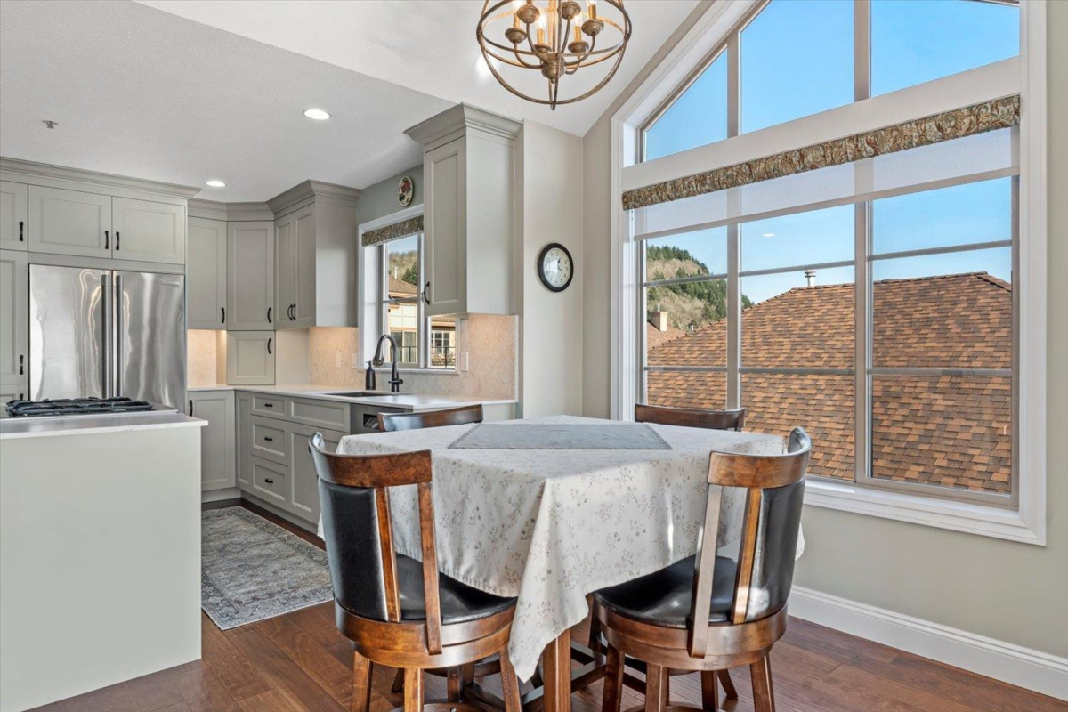 Breakfast Nook Photo of 28 35931 Empress Drive, Abbotsford, BC