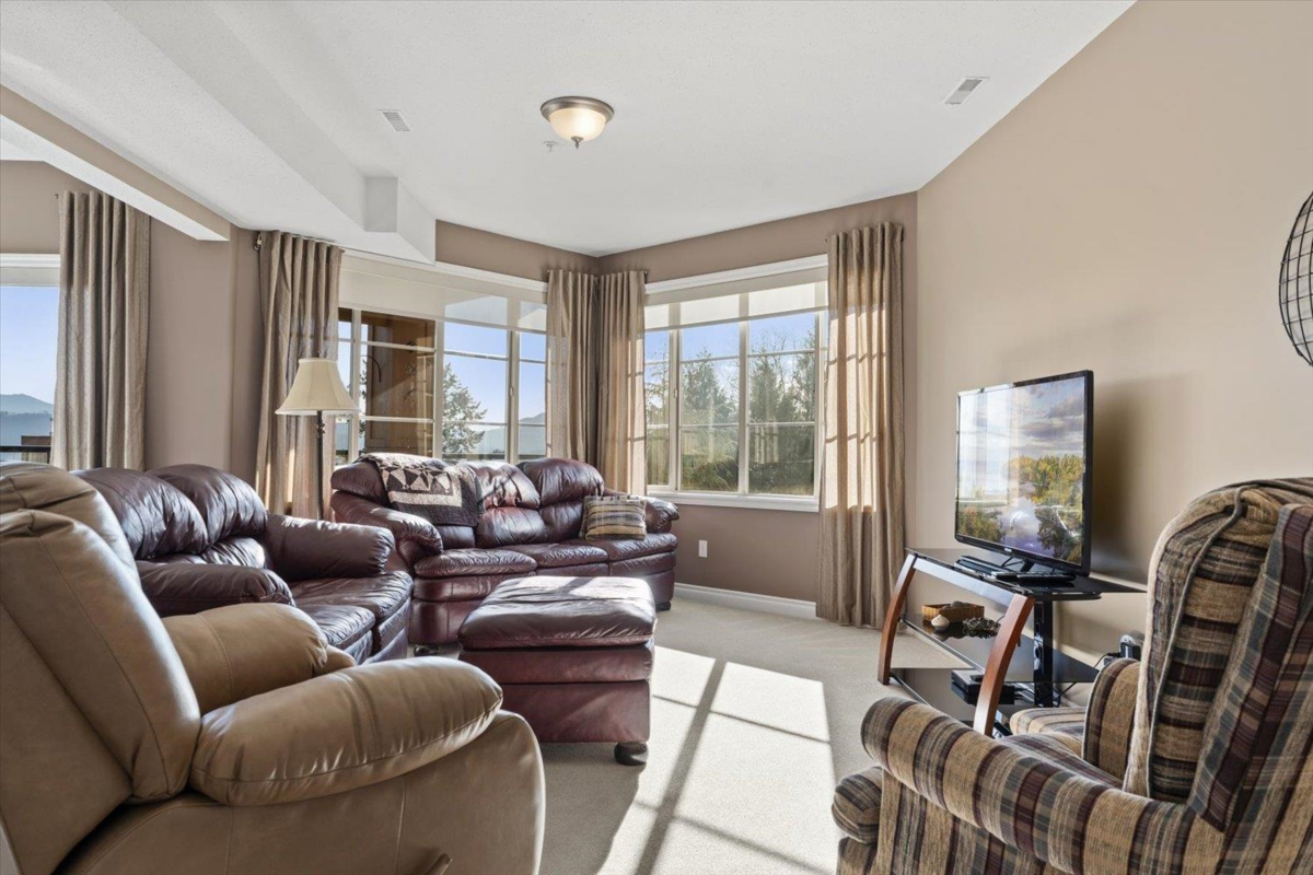 Hallway Photo of 28 35931 Empress Drive, Abbotsford, BC