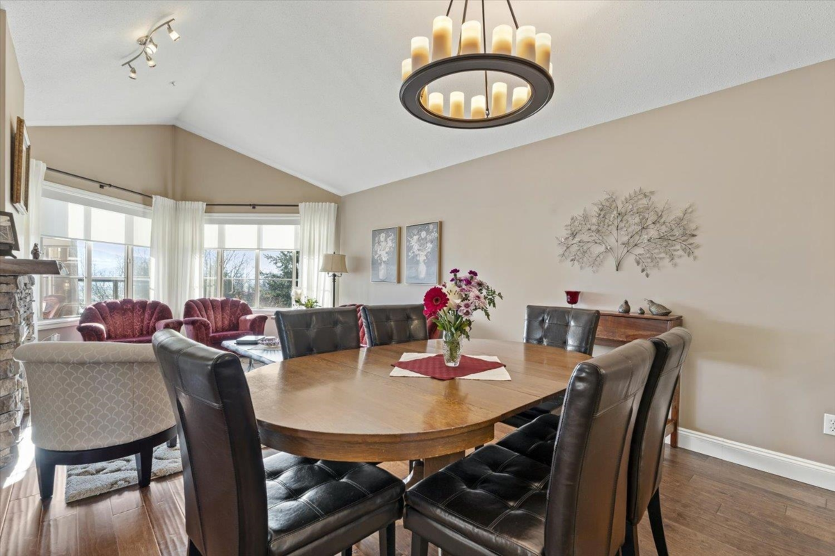 Living Room Photo of 28 35931 Empress Drive, Abbotsford, BC