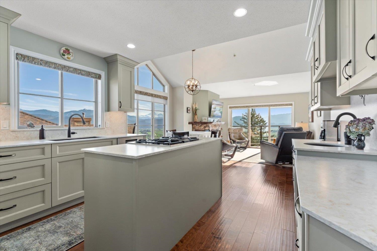 Walk-In Closet Photo of 28 35931 Empress Drive, Abbotsford, BC