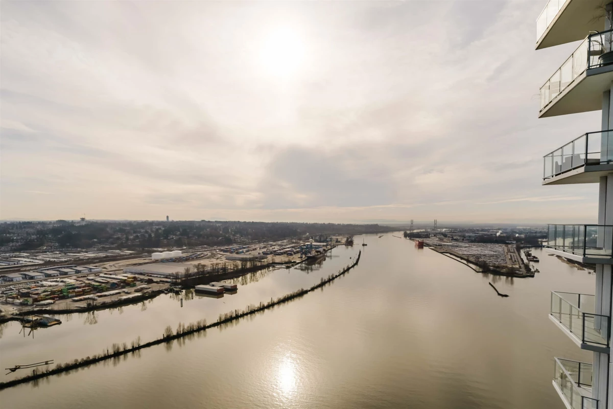 Front Yard Photo of 4605 680 Quayside Drive, New Westminster, BC