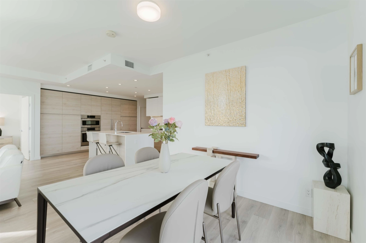Kitchen Island Photo of 4605 680 Quayside Drive, New Westminster, BC