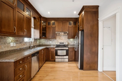 6453 Beatrice Street, Vancouver, BC, Vancouver — Half Duplex for sale