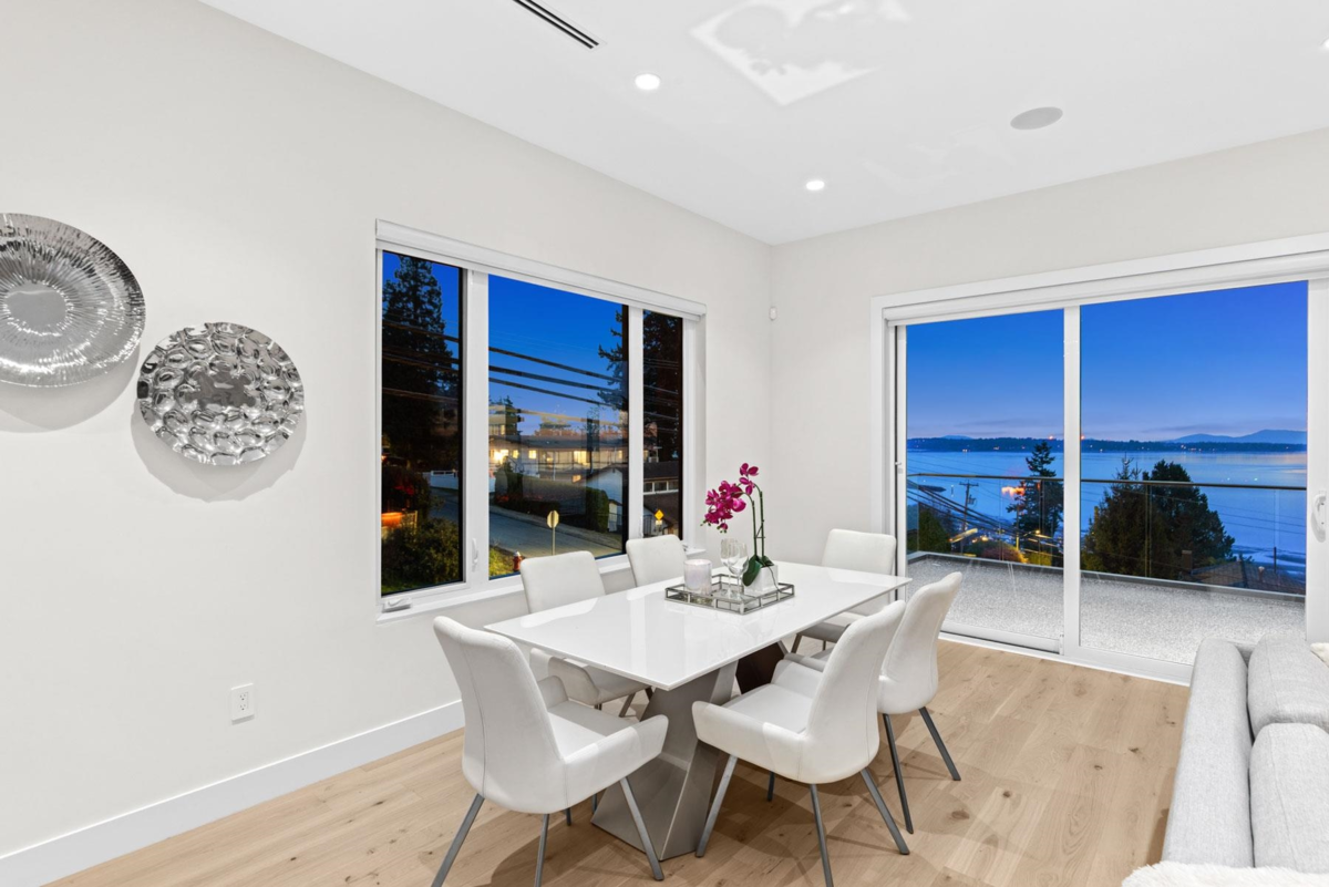 Breakfast Nook Photo of 14799 Oxenham Avenue, White Rock, BC