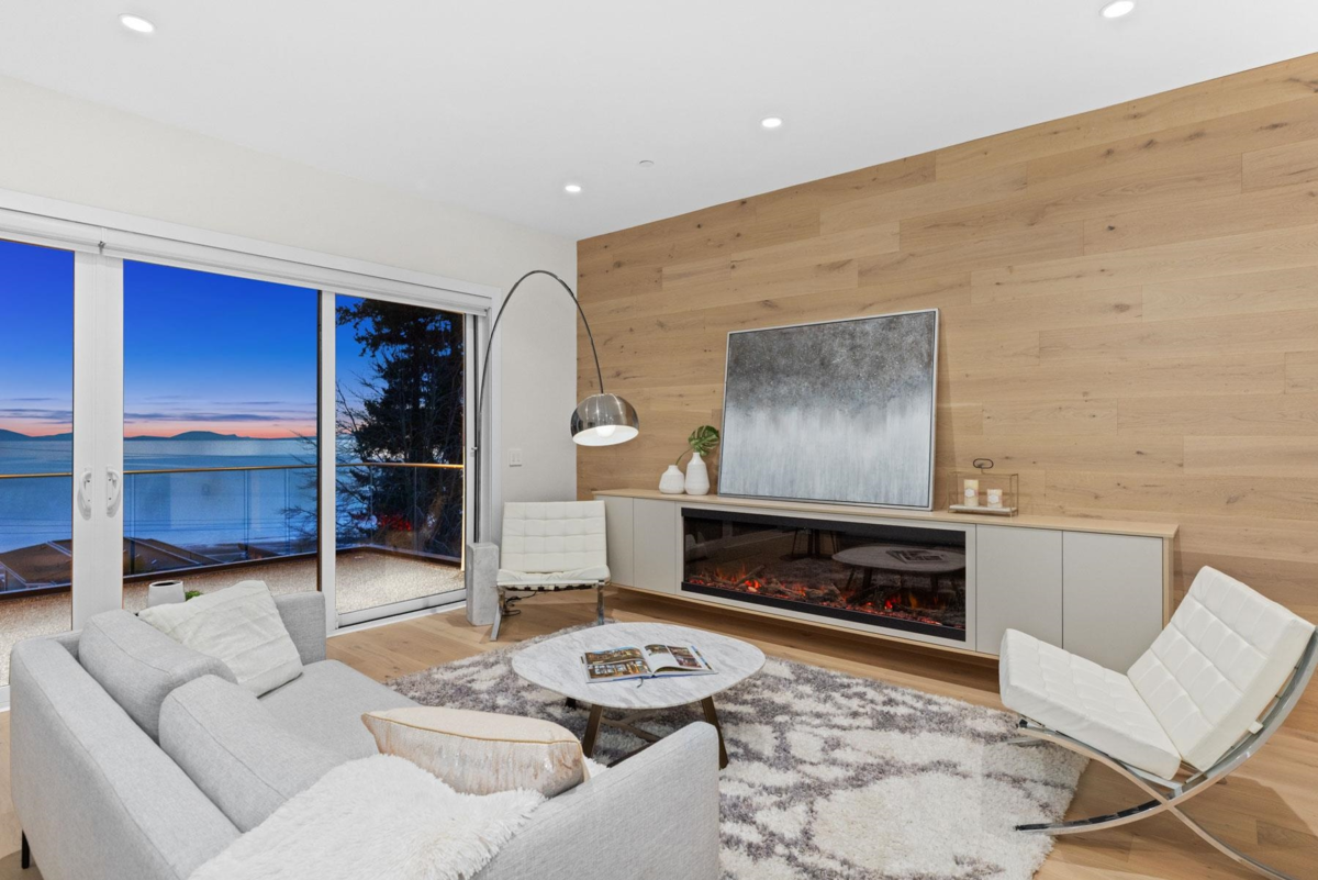 Dining Area Photo of 14799 Oxenham Avenue, White Rock, BC
