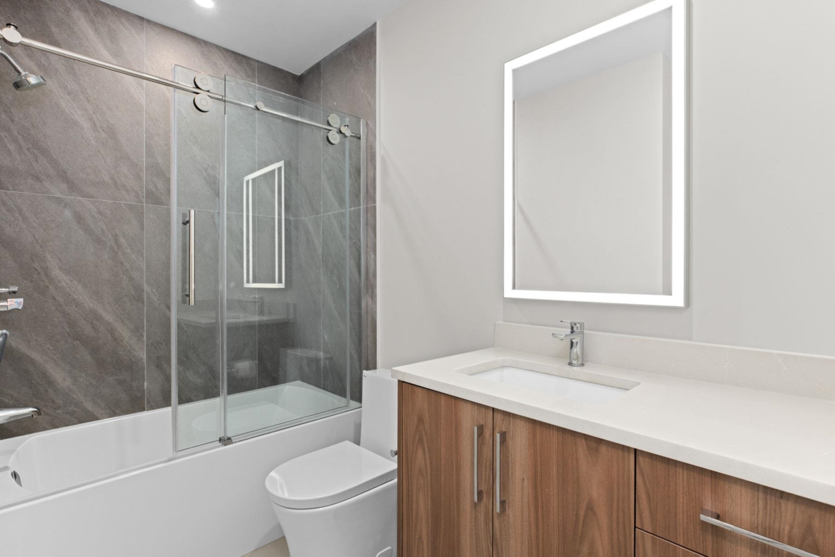 Garage Interior Photo of 14799 Oxenham Avenue, White Rock, BC