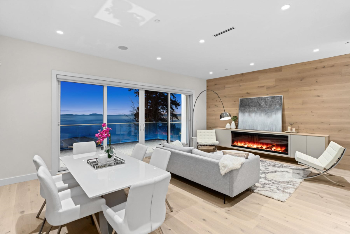 Kitchen Photo of 14799 Oxenham Avenue, White Rock, BC
