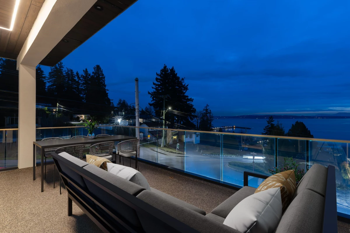 Living Room Photo of 14799 Oxenham Avenue, White Rock, BC