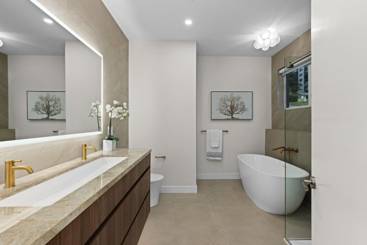 Mudroom Photo of 14799 Oxenham Avenue, White Rock, BC