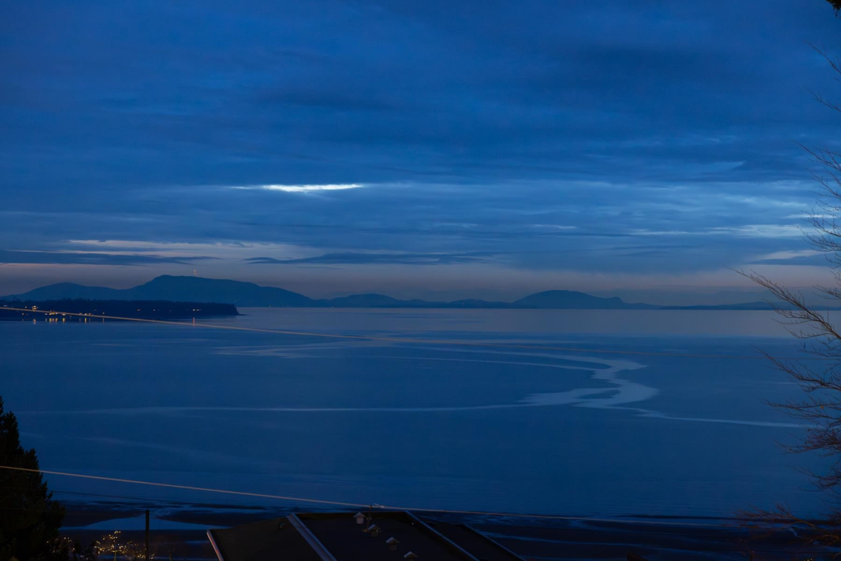 Powder Room Photo of 14799 Oxenham Avenue, White Rock, BC