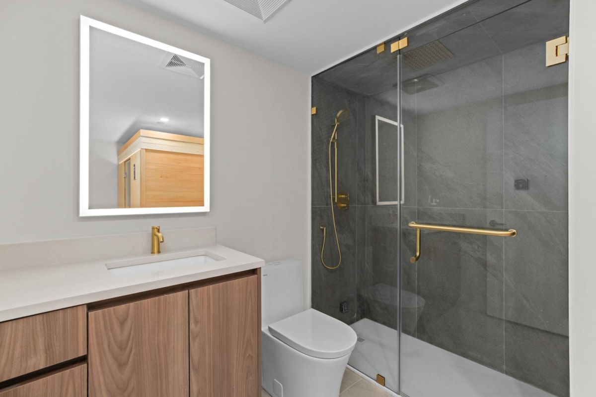 Swimming Pool Photo of 14799 Oxenham Avenue, White Rock, BC