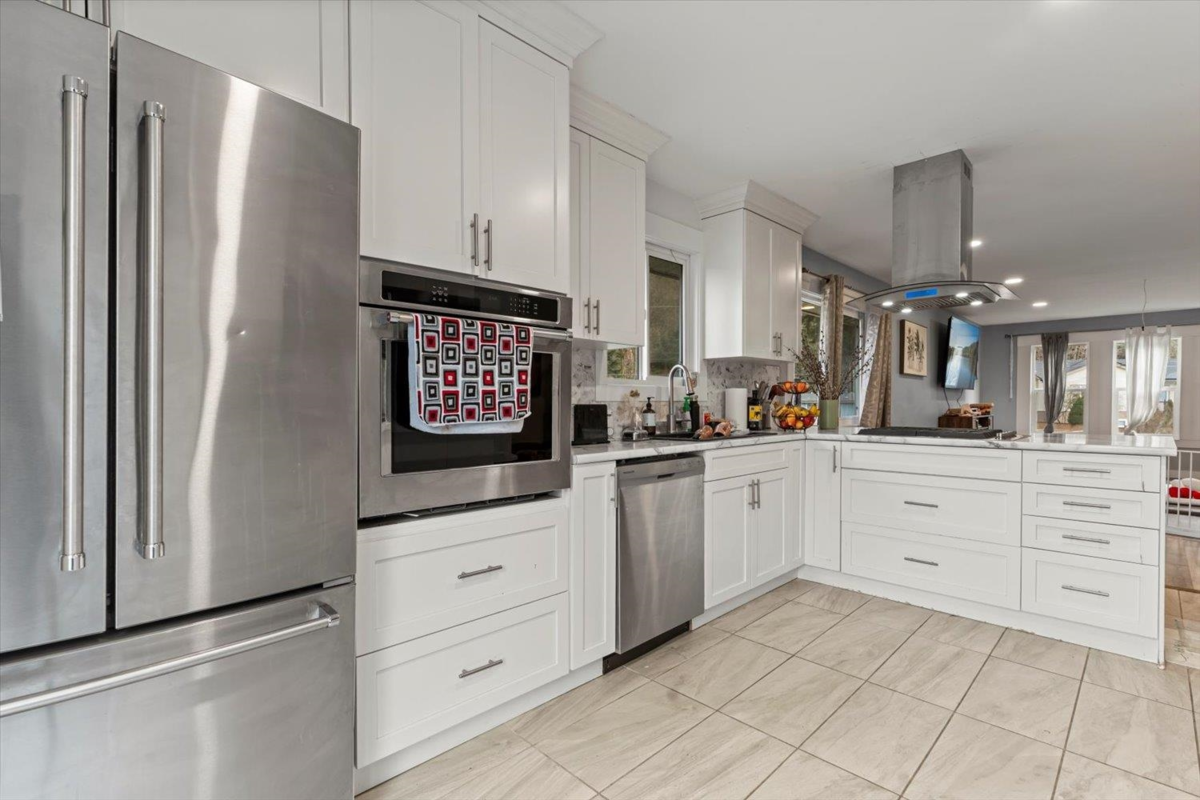 Dining Area Photo of 63895 Old Yale Road, Hope, BC