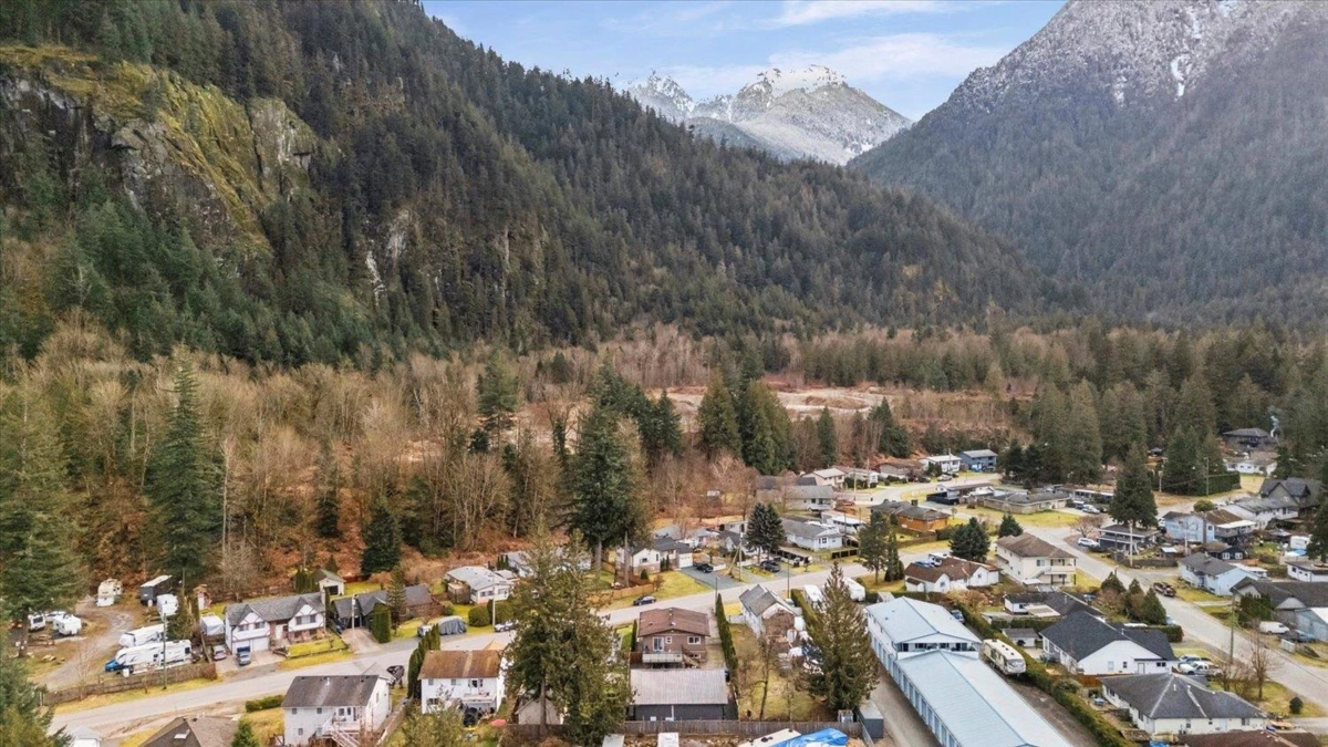 Hot Tub / Spa Photo of 63895 Old Yale Road, Hope, BC