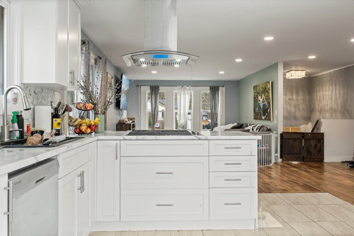 Kitchen Island Photo of 63895 Old Yale Road, Hope, BC