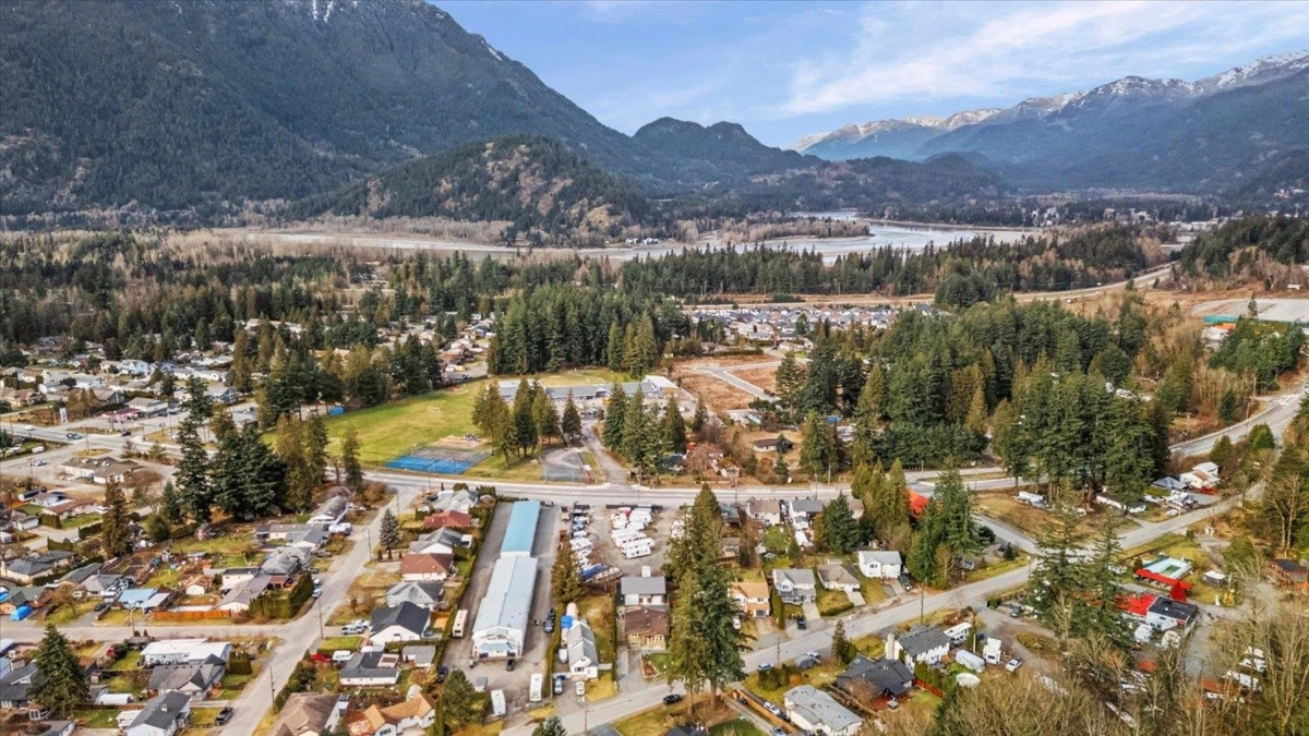 Outdoor Kitchen Photo of 63895 Old Yale Road, Hope, BC
