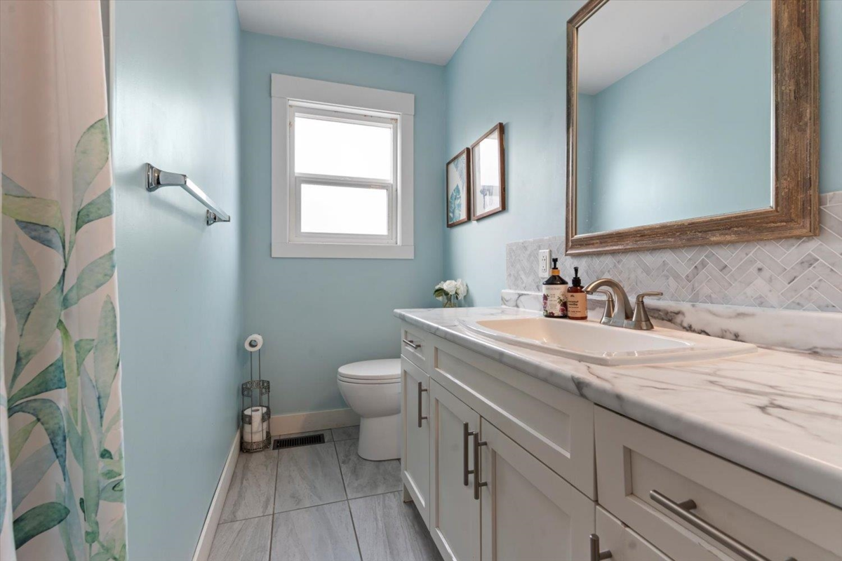 Powder Room Photo of 63895 Old Yale Road, Hope, BC