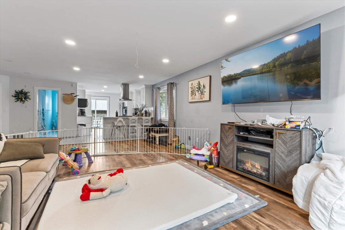 Primary Bathroom Photo of 63895 Old Yale Road, Hope, BC