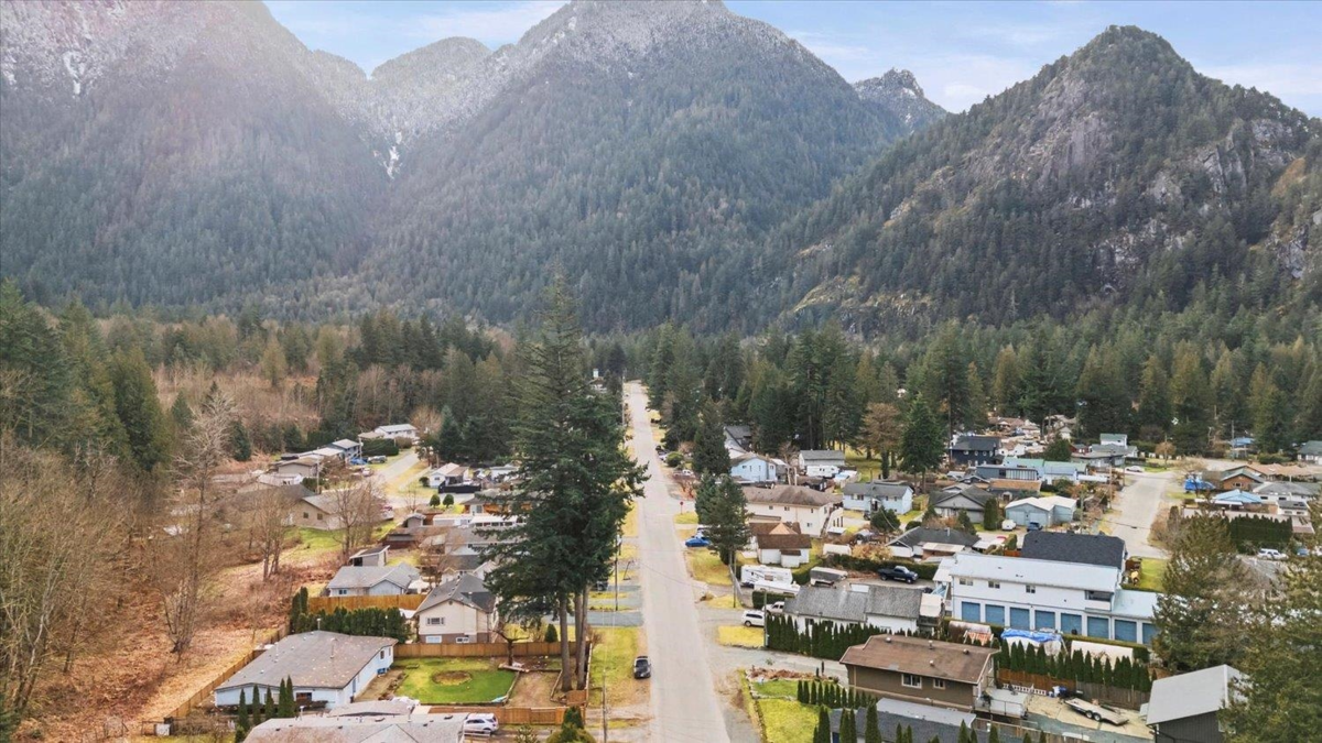 Swimming Pool Photo of 63895 Old Yale Road, Hope, BC