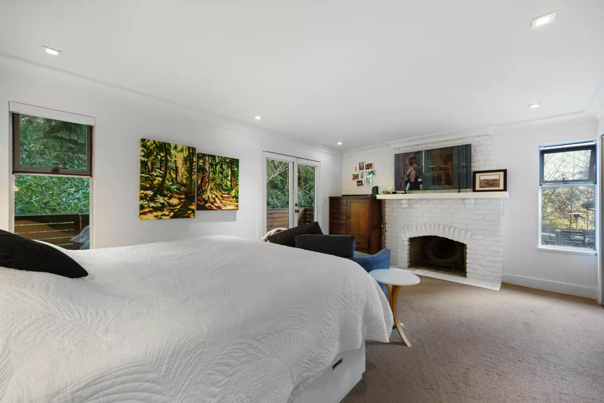 Basement Recreation Room Photo of 4411 Stone Crescent, West Vancouver, BC