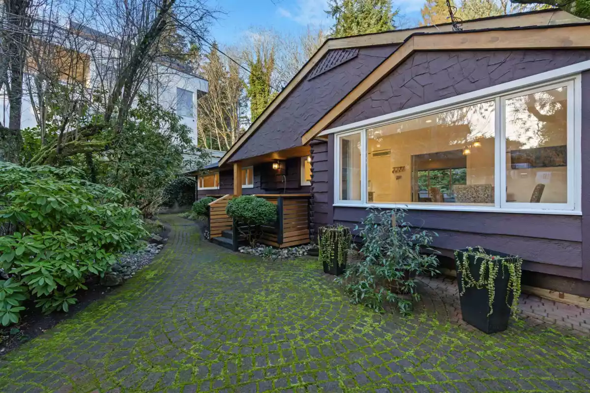 Fitness Center Photo Near 4411 Stone Crescent, West Vancouver, BC