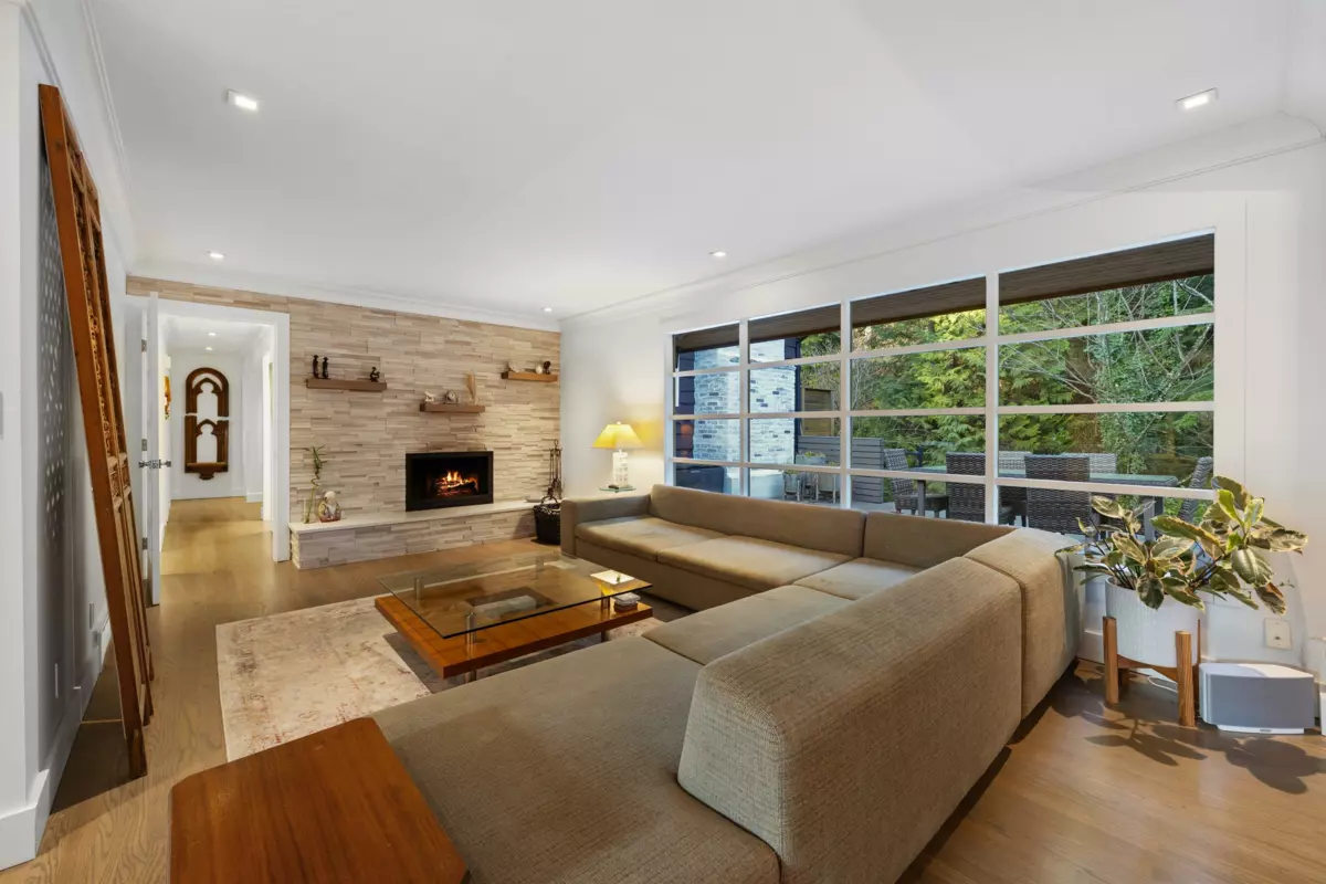 Kitchen Photo of 4411 Stone Crescent, West Vancouver, BC
