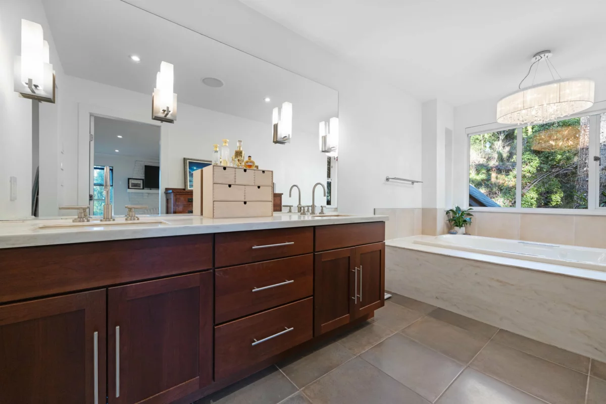 Laundry Room Photo of 4411 Stone Crescent, West Vancouver, BC