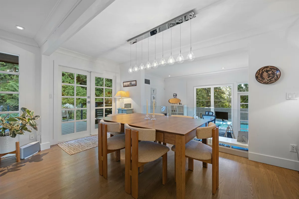 Living Room Photo of 4411 Stone Crescent, West Vancouver, BC