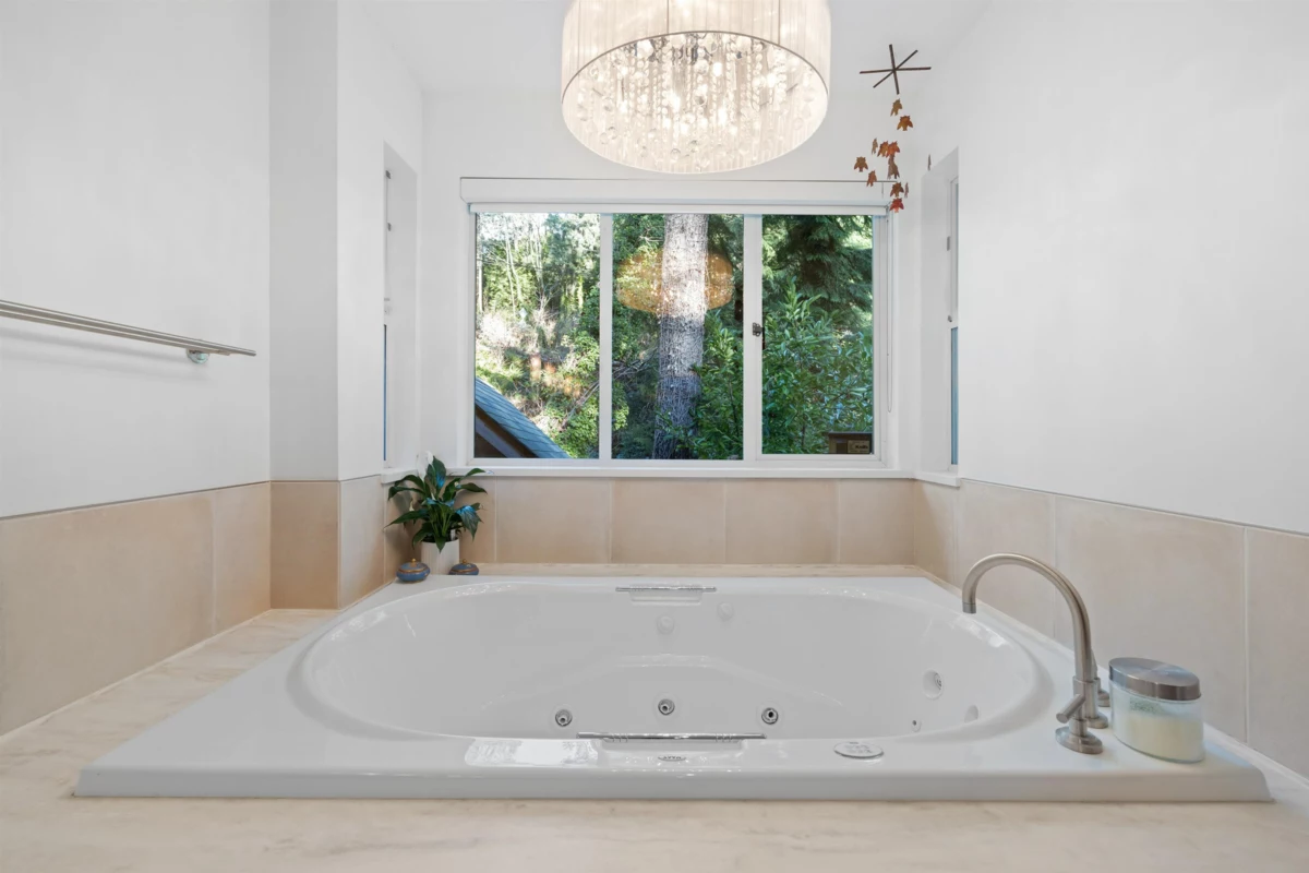 Mudroom Photo of 4411 Stone Crescent, West Vancouver, BC