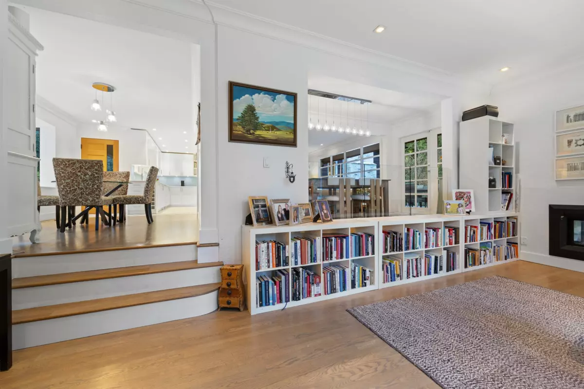 Powder Room Photo of 4411 Stone Crescent, West Vancouver, BC