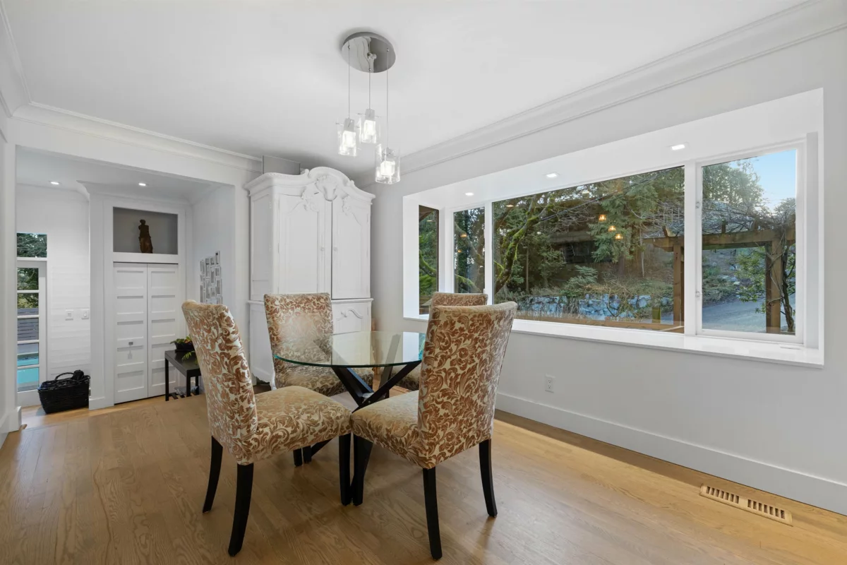 Walk-In Closet Photo of 4411 Stone Crescent, West Vancouver, BC