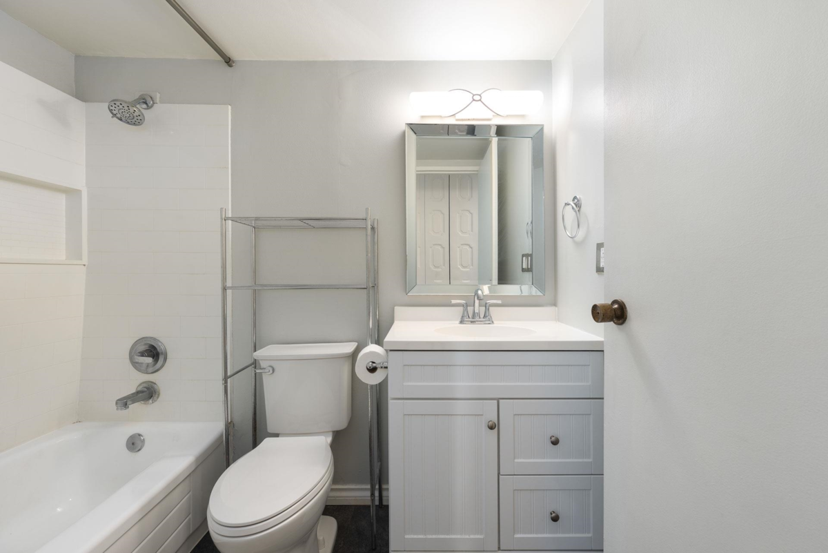 Breakfast Nook Photo of 215 830 E 7th Avenue, Vancouver, BC