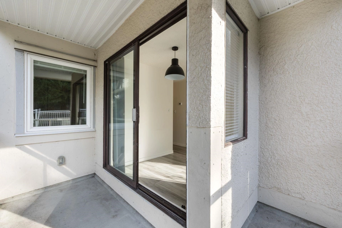 Entry Foyer Photo of 215 830 E 7th Avenue, Vancouver, BC