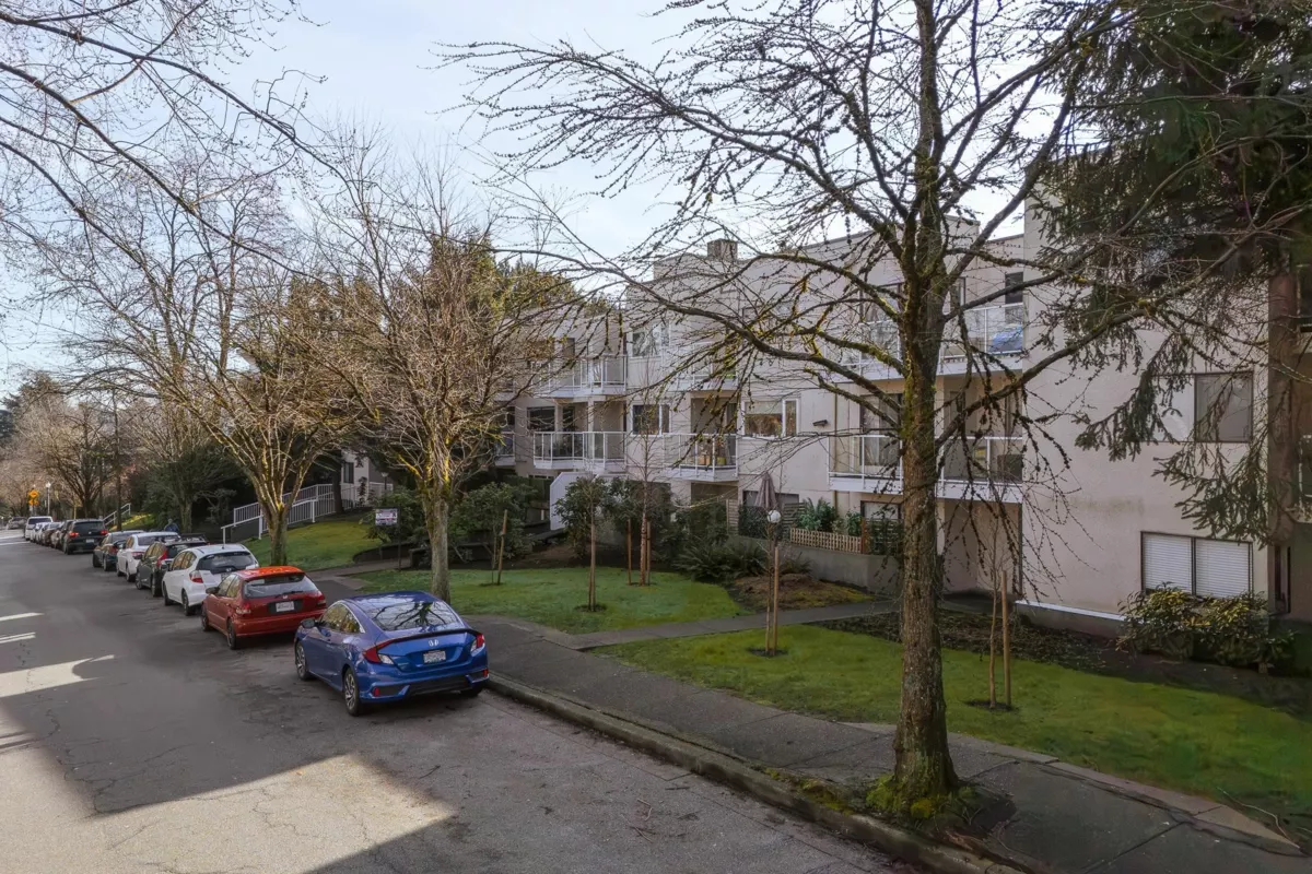 Guest Bathroom Photo of 215 830 E 7th Avenue, Vancouver, BC