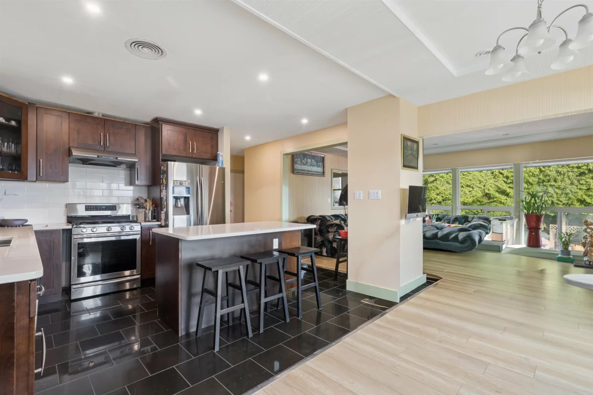 Dining Area Photo of 16388 88 Avenue, Surrey, BC