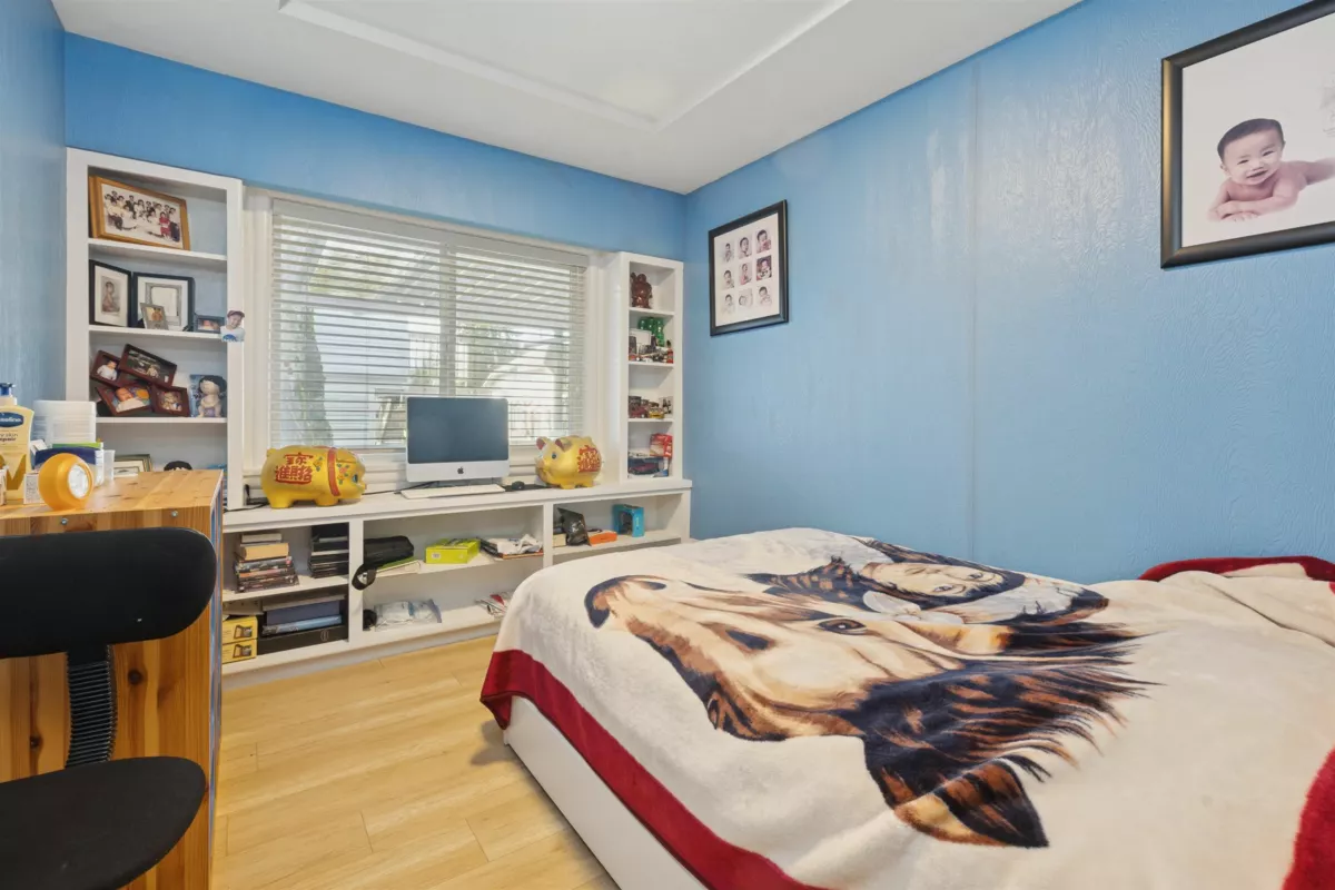 Entry Foyer Photo of 16388 88 Avenue, Surrey, BC
