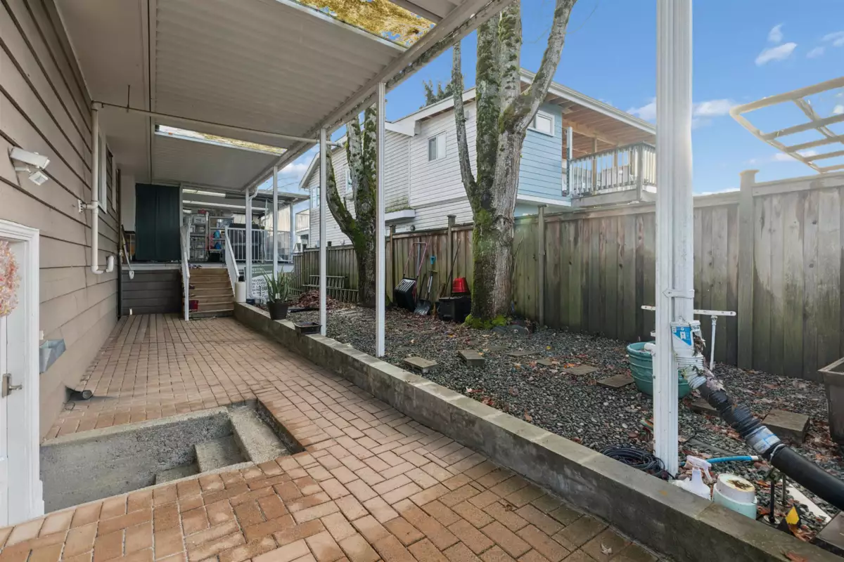 Hallway Photo of 16388 88 Avenue, Surrey, BC