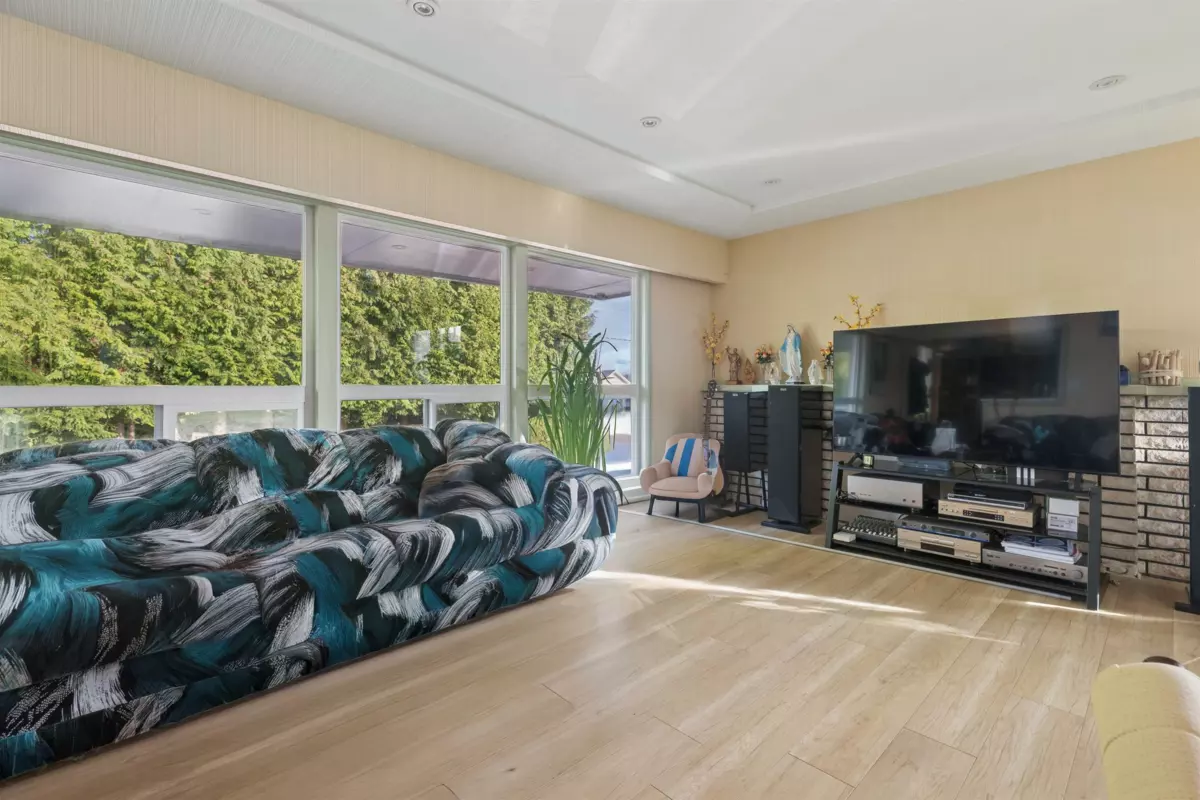 Kitchen Photo of 16388 88 Avenue, Surrey, BC