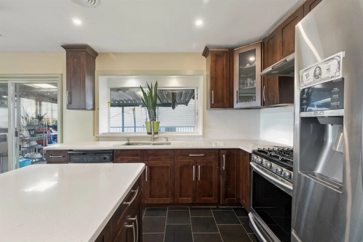 Living Room Photo of 16388 88 Avenue, Surrey, BC