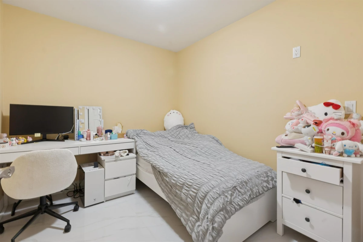 Powder Room Photo of 16388 88 Avenue, Surrey, BC