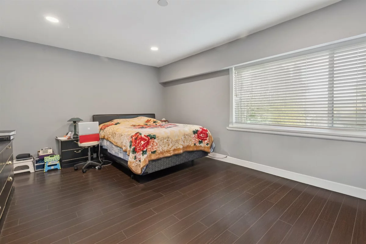 Walk-In Closet Photo of 16388 88 Avenue, Surrey, BC